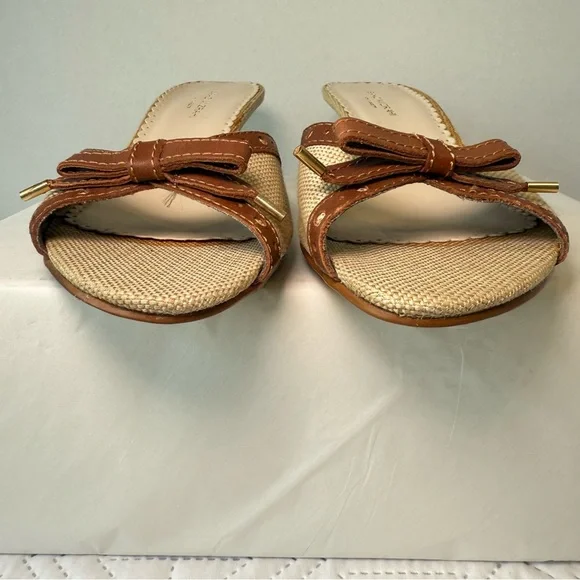 Isaac Mizrahi Brown and Tan Bow Kitten Heel Sandals Size 9 - Picture 4 of 11
